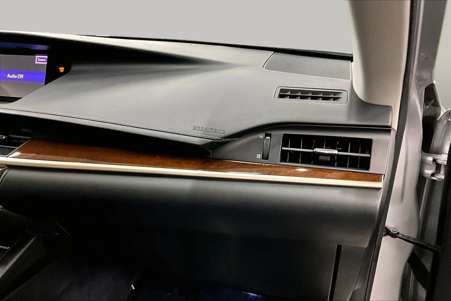 Used 2014 Silver Lining Metallic Lexus  image 18