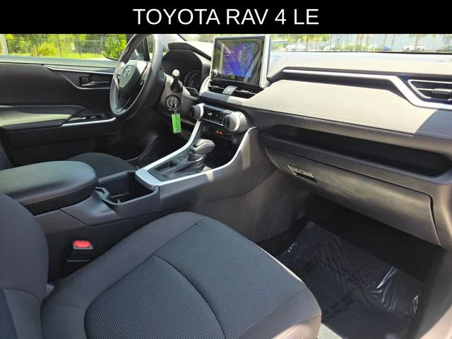 2025 Toyota RAV4 LE - Photo 9