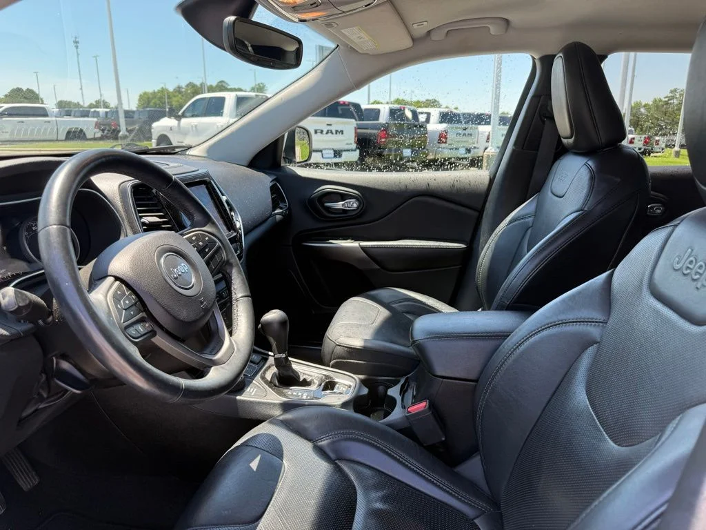 Used 2019 White Jeep Limited image 4