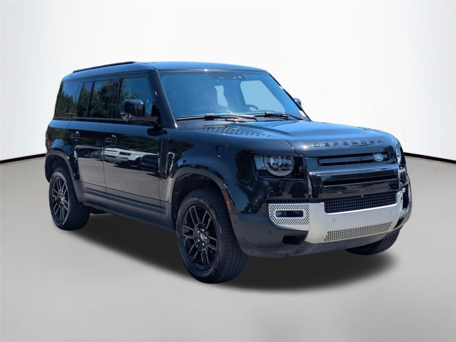Used 2025 Santorini Black Metallic Land Rover S image 3