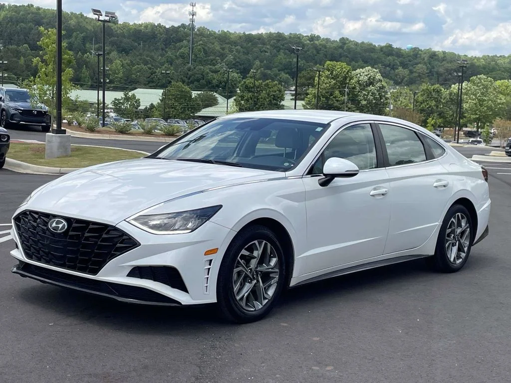 Used 2023 White Hyundai SEL image 7