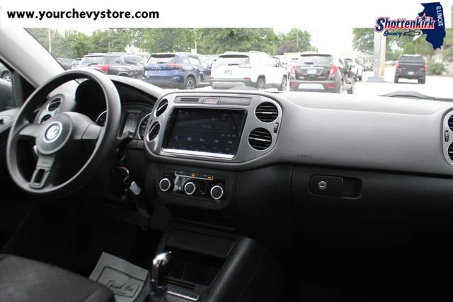 Used 2012 Gray Volkswagen SE image 9