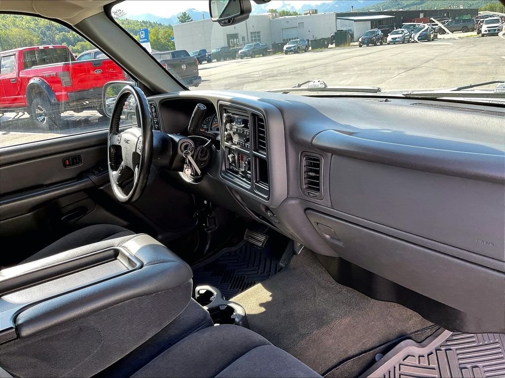 Used 2005 Silver Birch Metallic GMC SLE image 14