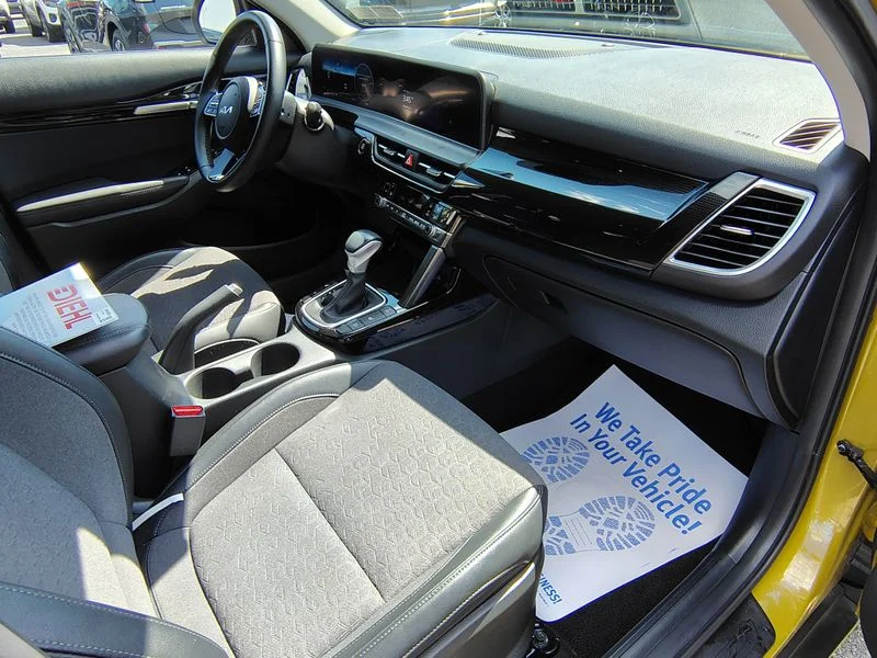 Used 2024 Green Kia S image 16