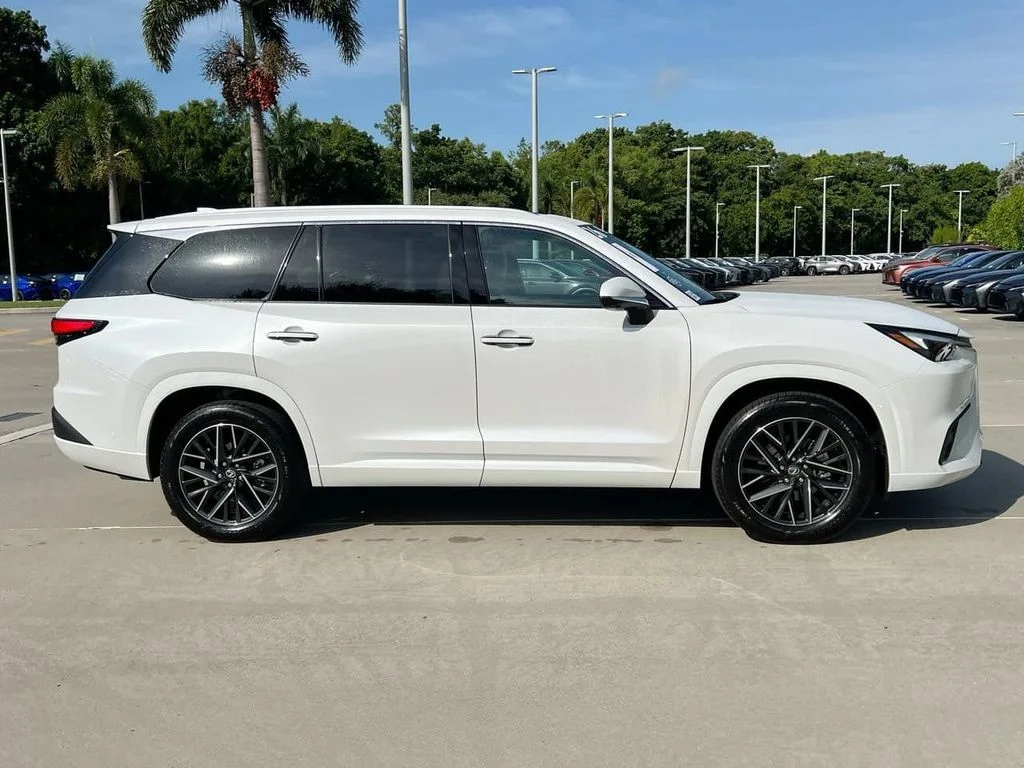 Used 2026 Wind Chill Pearl Lexus 350 Premium image 8