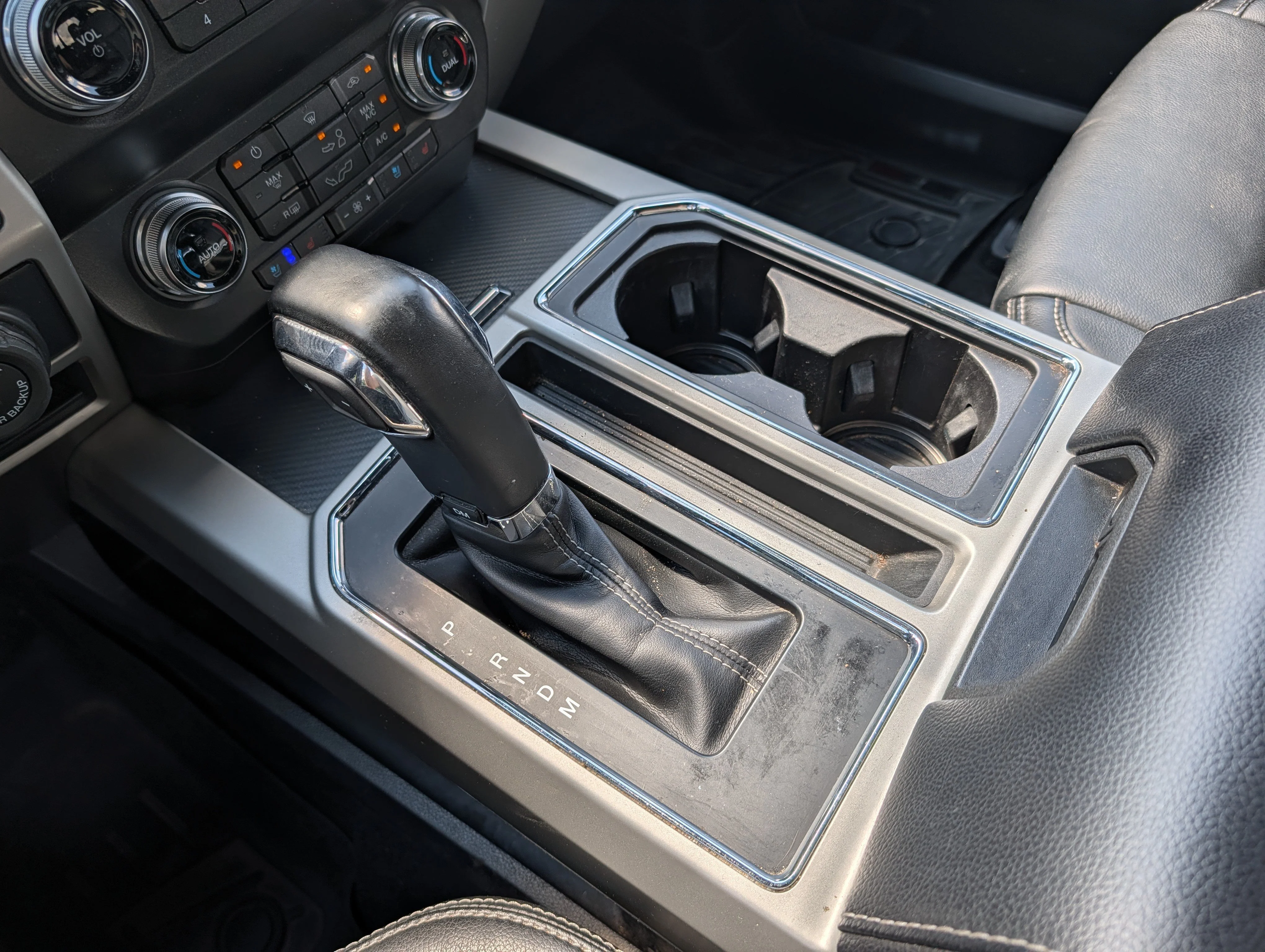 Used 2019 Agate Black Metallic Ford LARIAT image 27