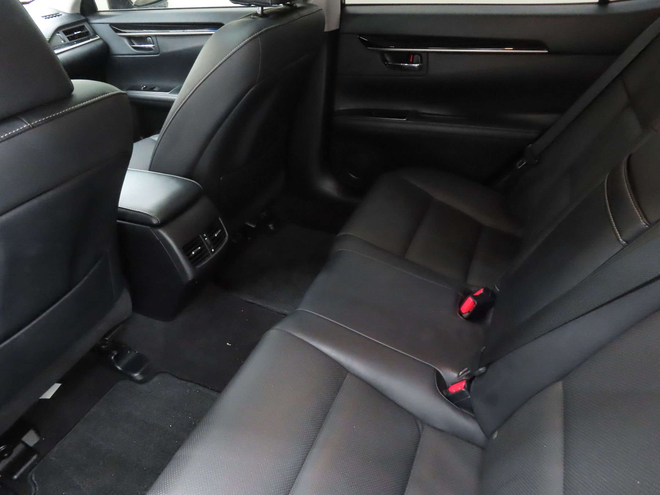 Used 2016  Lexus 350 image 22
