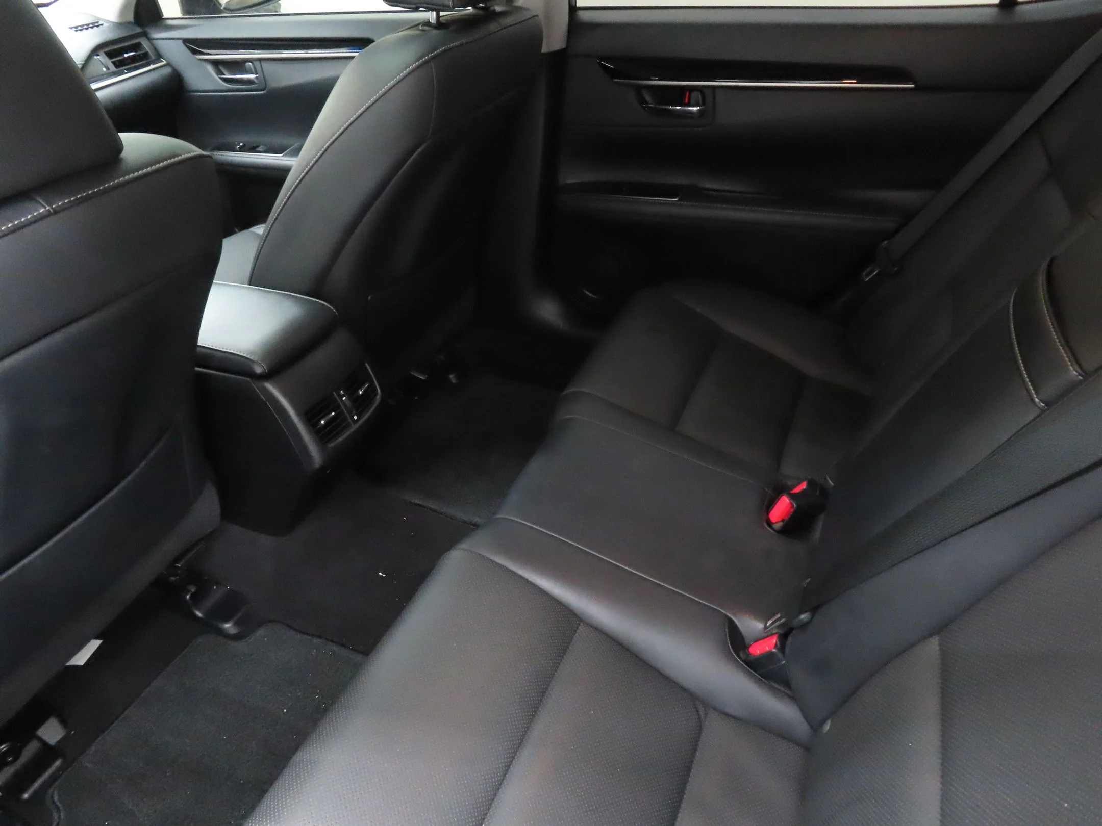 Used 2016  Lexus 350 image 22