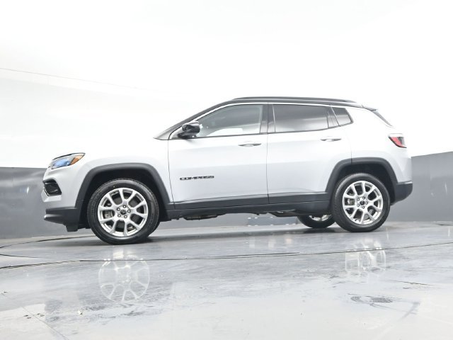 Used 2025 Silver Jeep Limited image 36