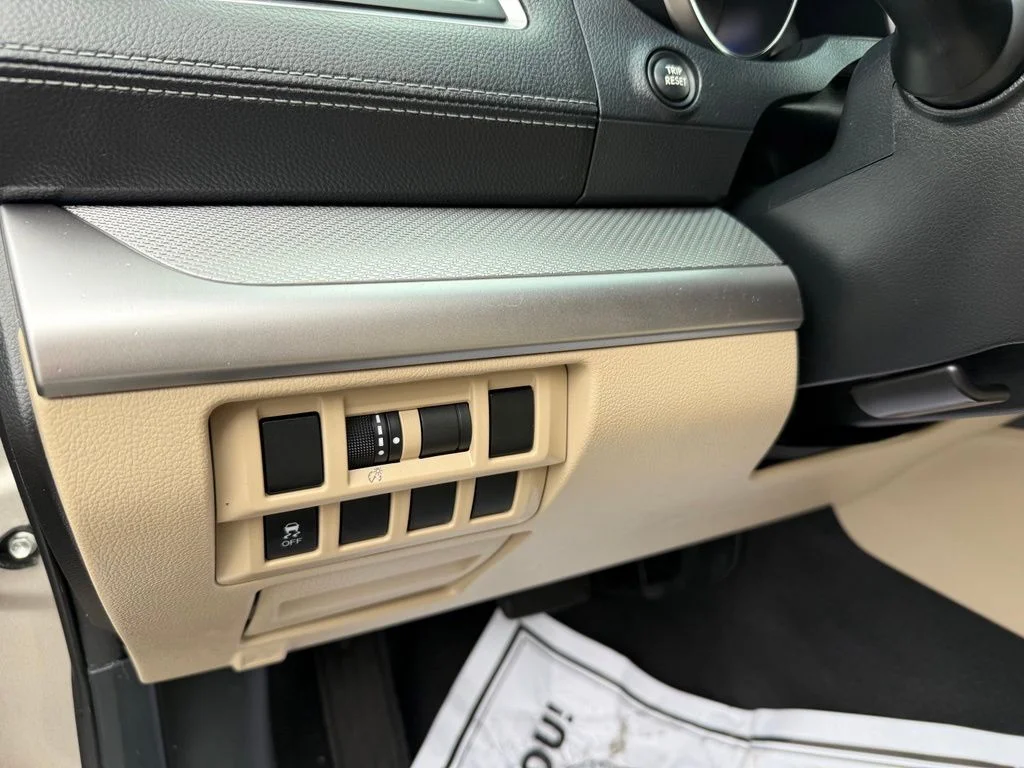 Used 2018 Gray Subaru 2.5i Premium image 14