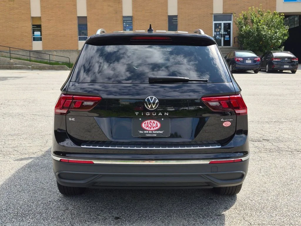 Used 2022 Black Volkswagen 2.0T SE image 4