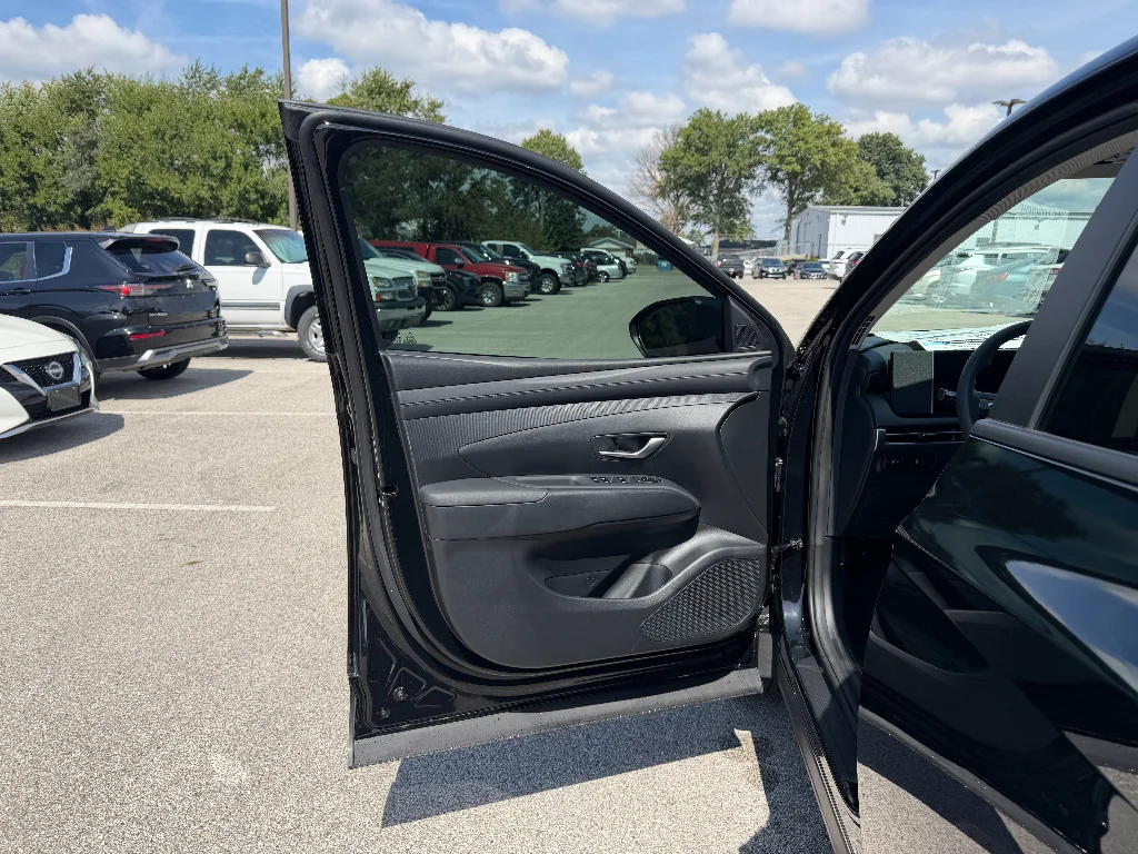 New 2026 Phantom Black Hyundai SE image 17