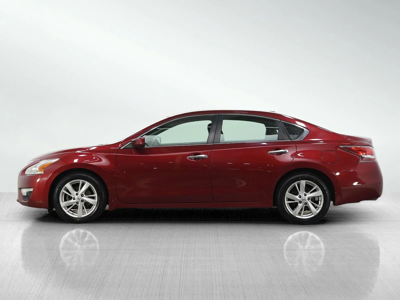 Used 2015 Nissan Altima SV with VIN 1N4AL3APXFC103433 for sale in Burnsville, Minnesota