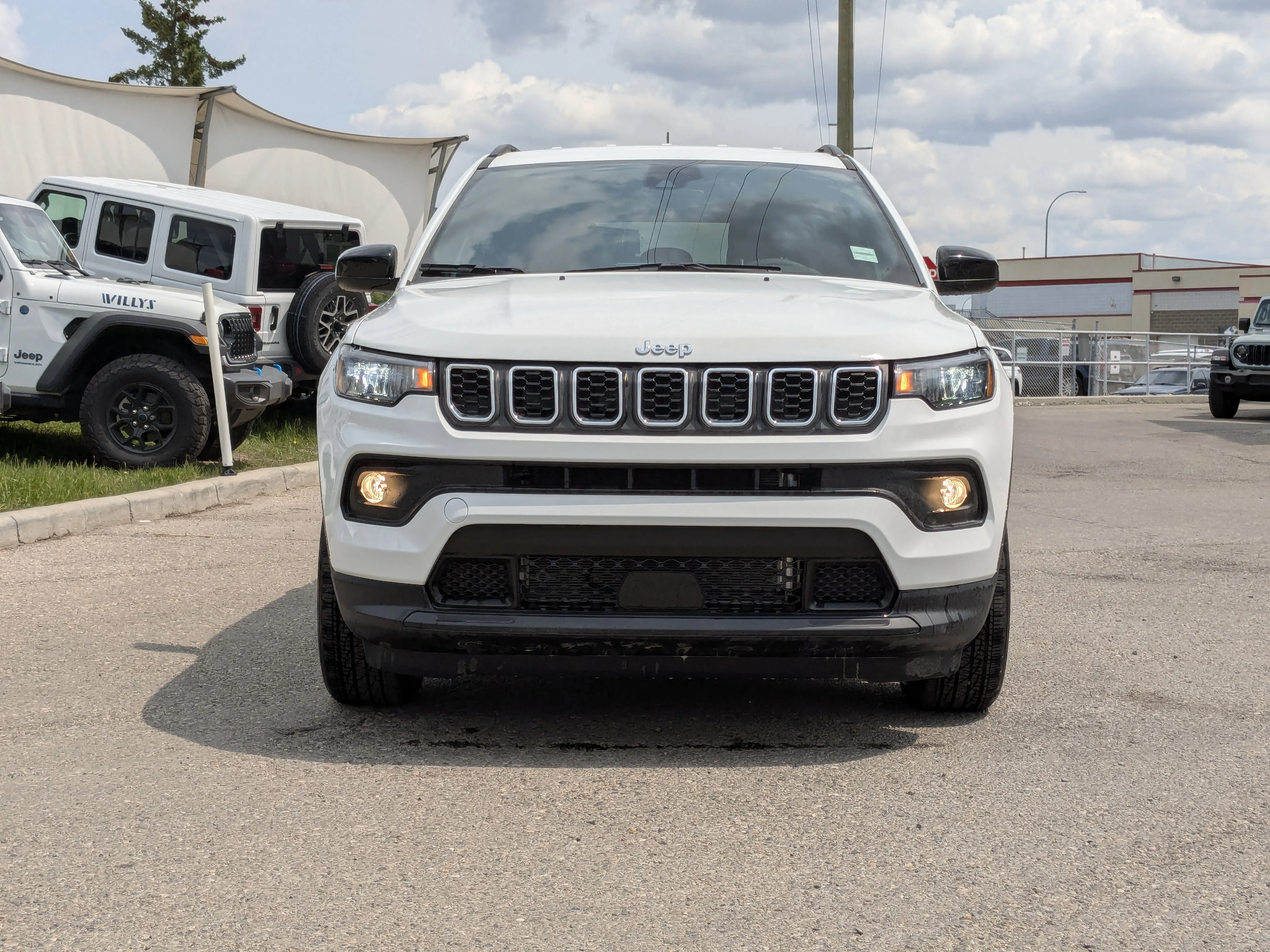 New 2025 White Jeep North - - Front heated seats - Forward Collision Warning - Uconnect 5 with 8.4?inch display image 2