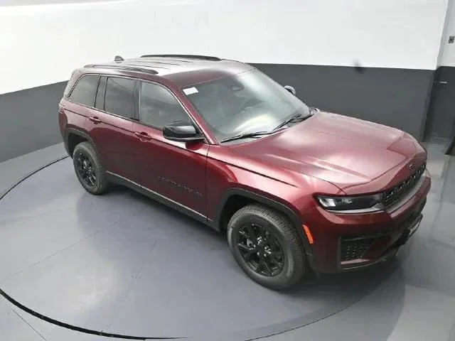 New 2026 Velvet Red Pearl-Coat Exterior Paint Jeep Laredo image 10