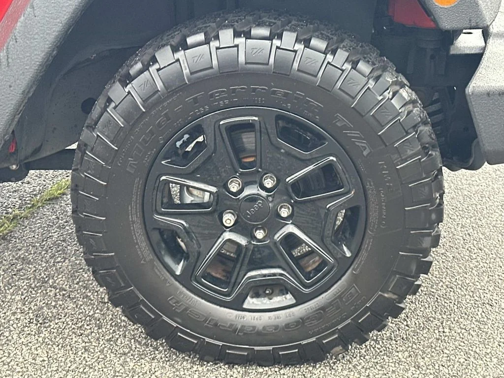 Used 2017 Red Jeep Unlimited Sport image 10