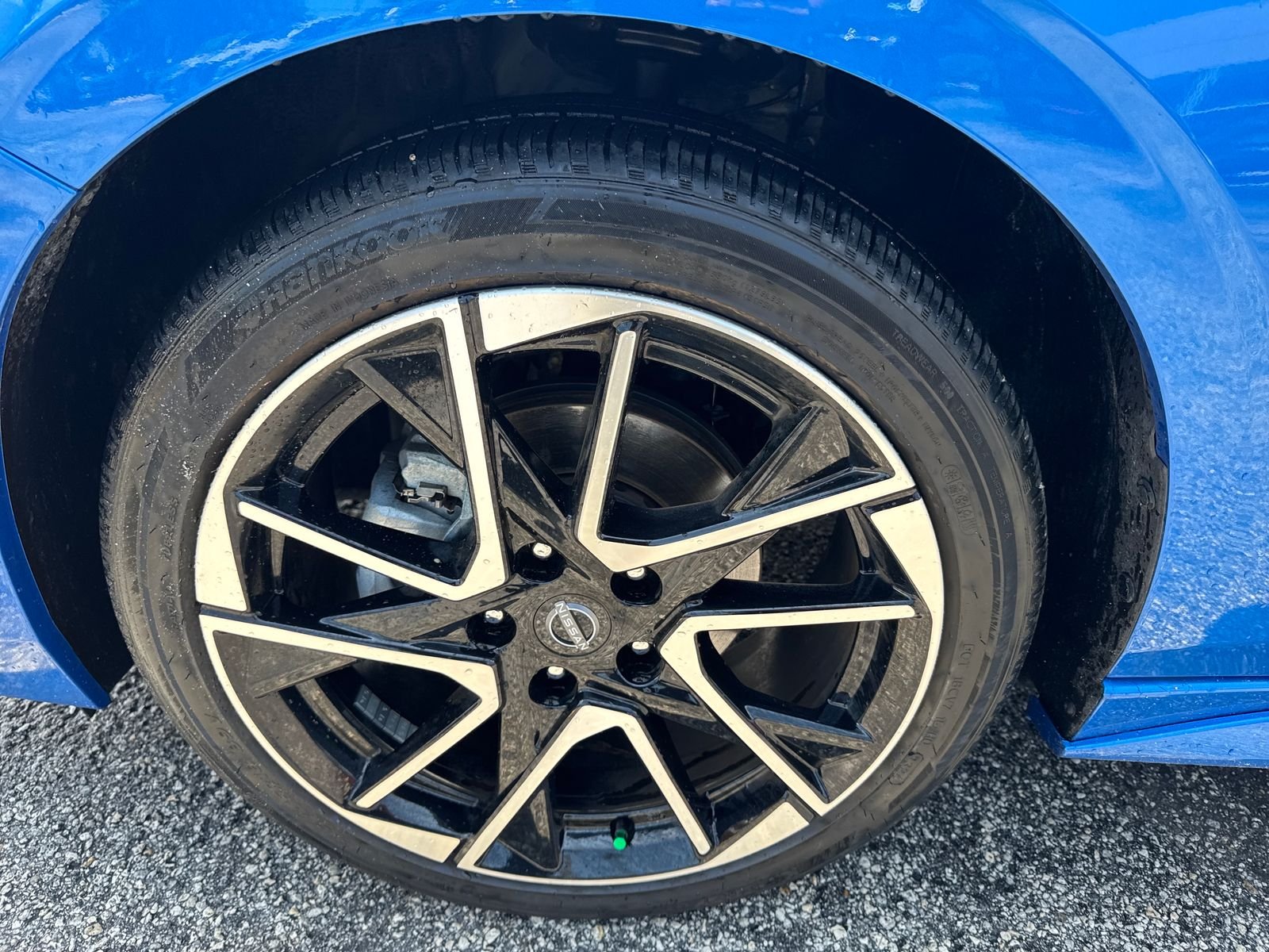 Used 2025 Electric Blue Metallic Nissan SR image 19