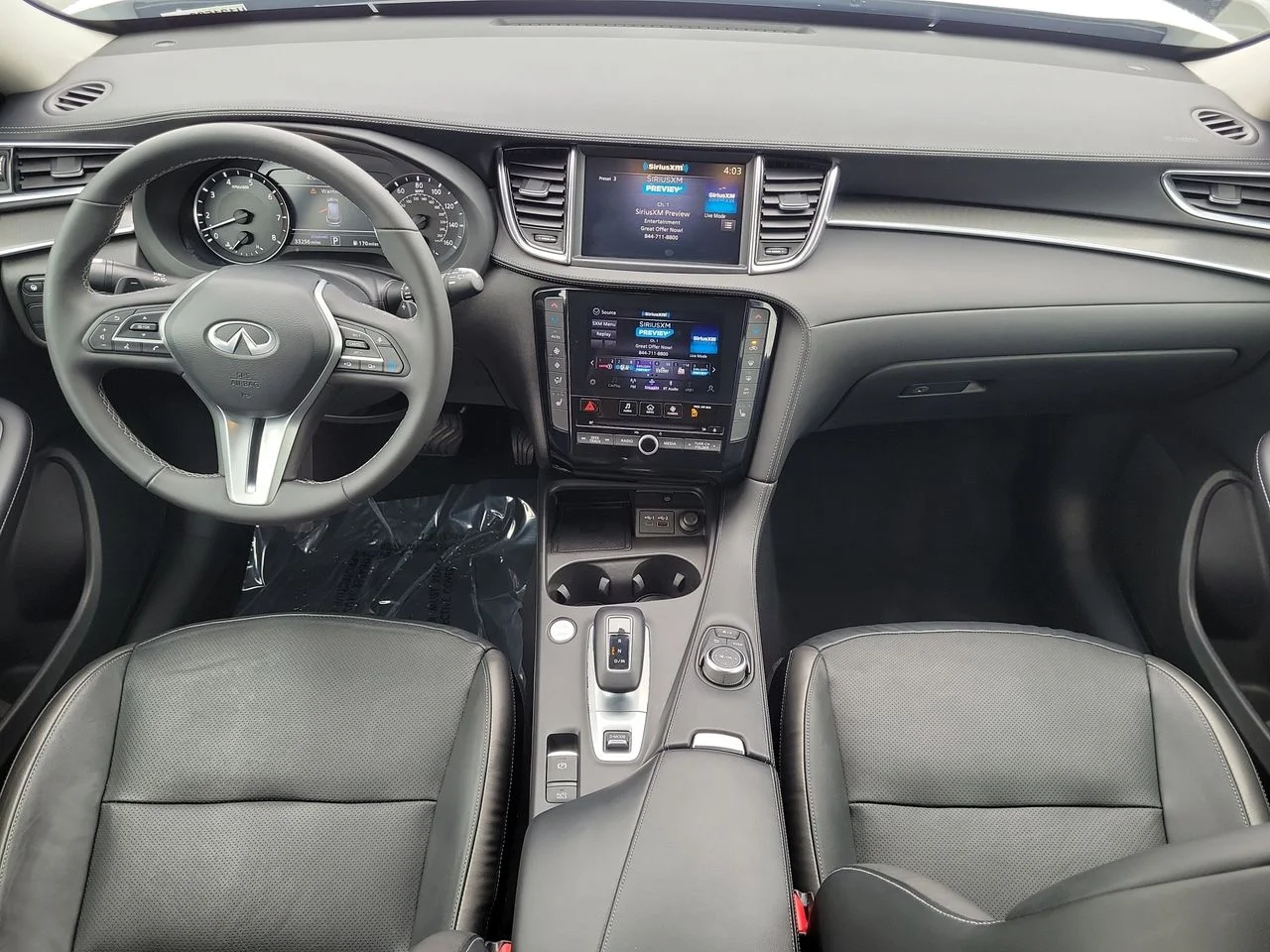 Used 2023 White INFINITI LUXE image 15