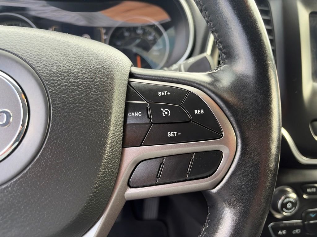 Used 2021 Green Jeep Latitude Lux image 24