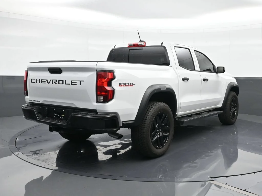 Used 2025 White Chevrolet Trail Boss image 5