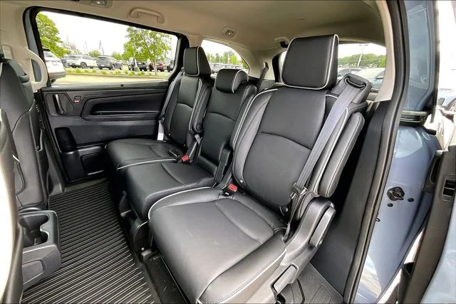 New 2026 Sonic Gray Pearl Honda Touring image 24