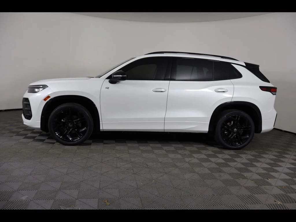 New 2026 White/off-white Volkswagen SE R-Line Black image 2