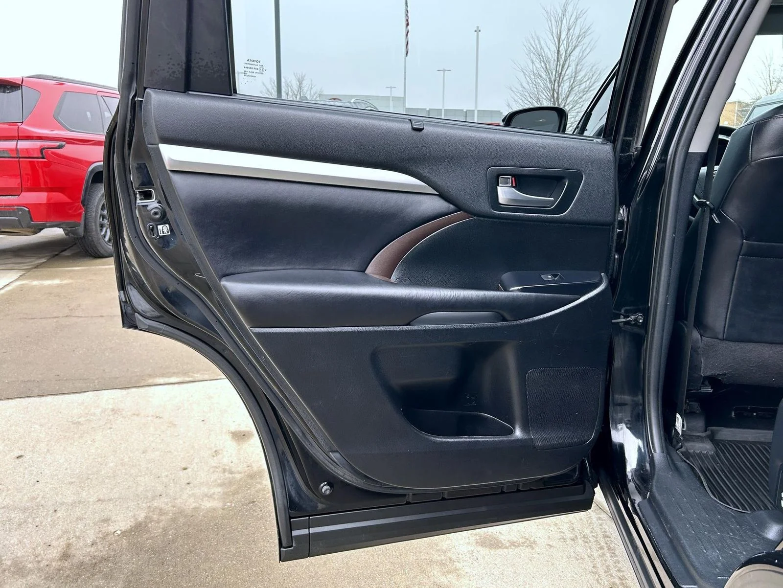 Used 2019 Black Toyota XLE image 22