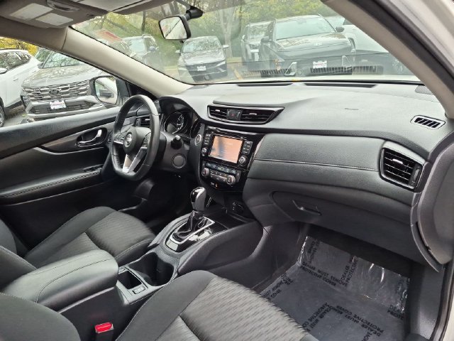 Used 2017 White Nissan SV image 33