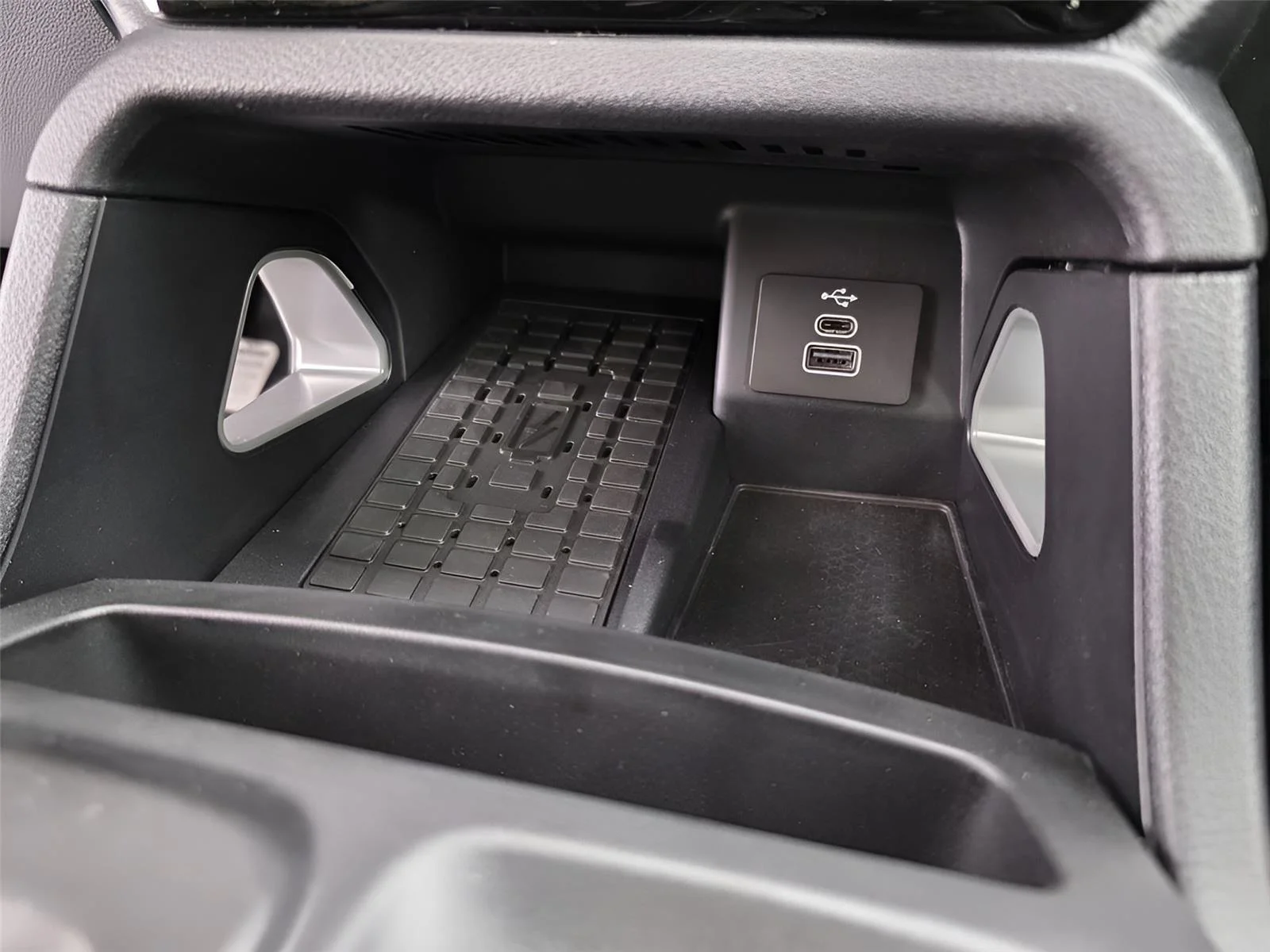 Used 2025 Oxford White Ford LARIAT image 38