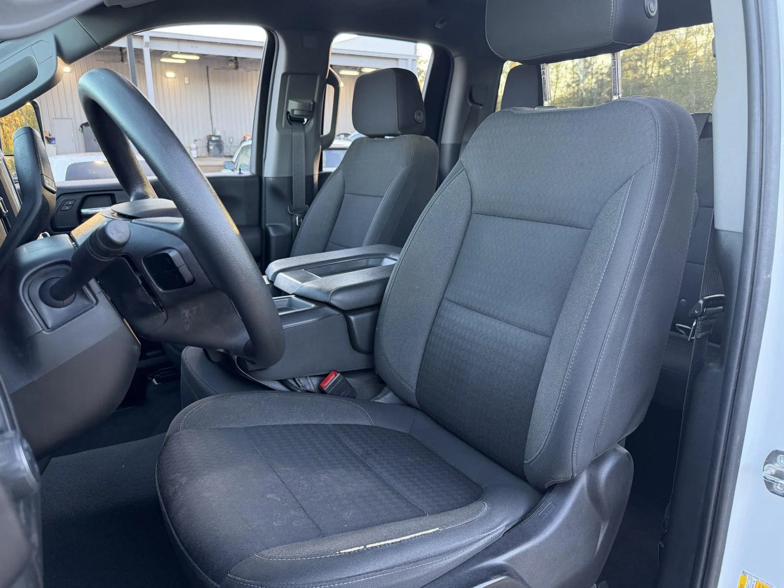 Used 2023 white Chevrolet Custom image 18