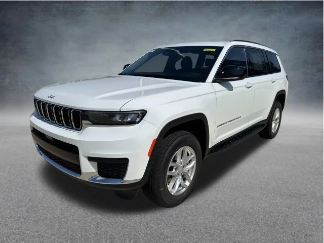New 2026 Bright White Clear-Coat Exterior Paint Jeep Laredo X image 3