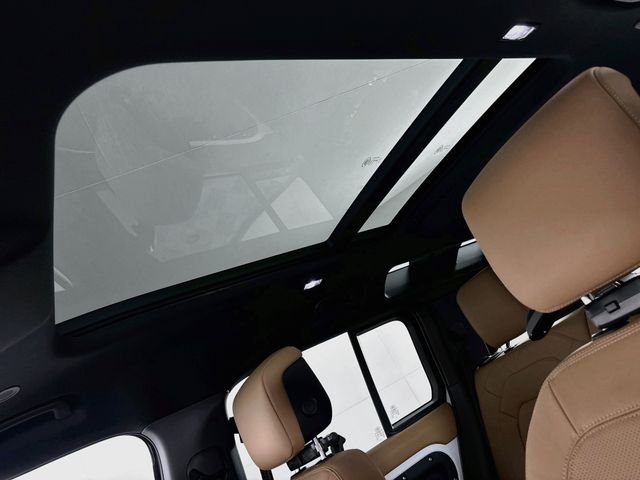 New 2026 White Land Rover X-Dynamic SE image 14