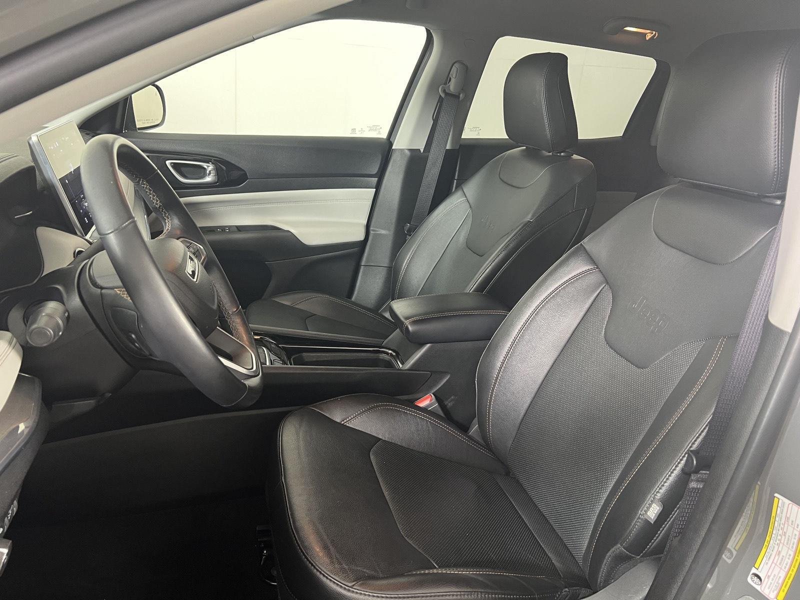 Used 2022 Sting-Gray Clearcoat Jeep Limited image 11