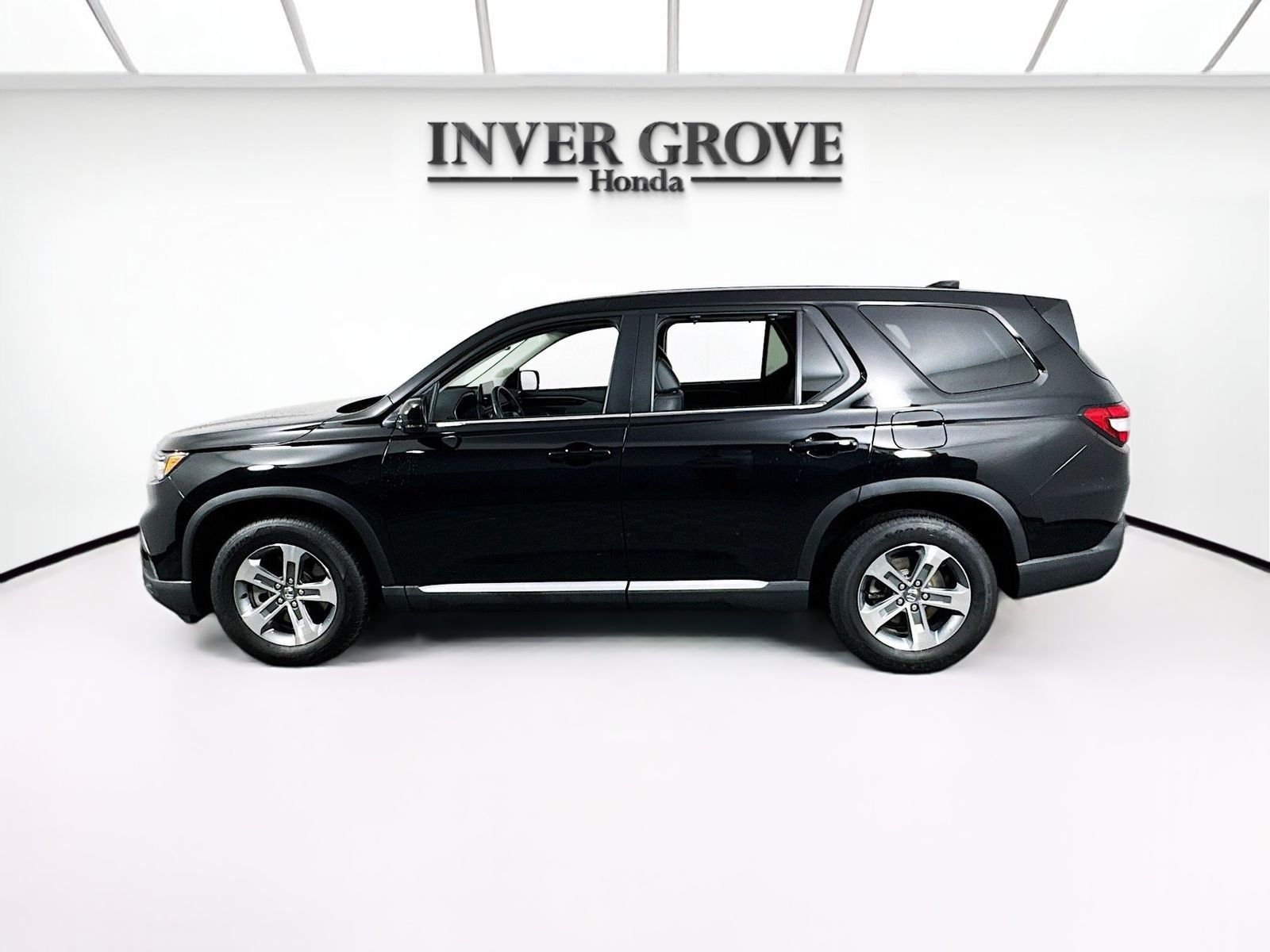 Certified Used 2024 Crystal Black Pearl Honda AWD EX-L 7P image 8