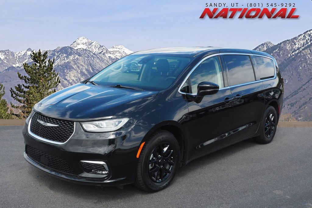 2024 Chrysler Pacifica Touring L's photo
