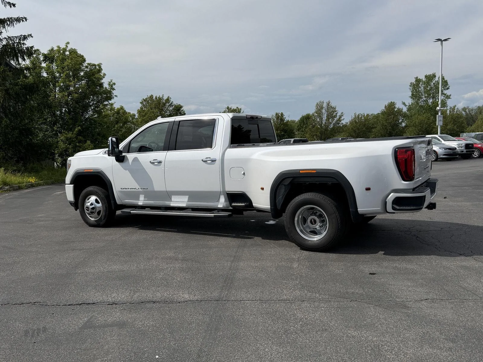 Used 2020 White Frost Tricoat GMC Denali image 6