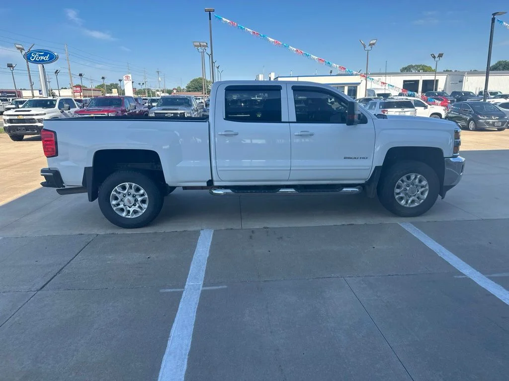 Used 2019 White Chevrolet LT image 33