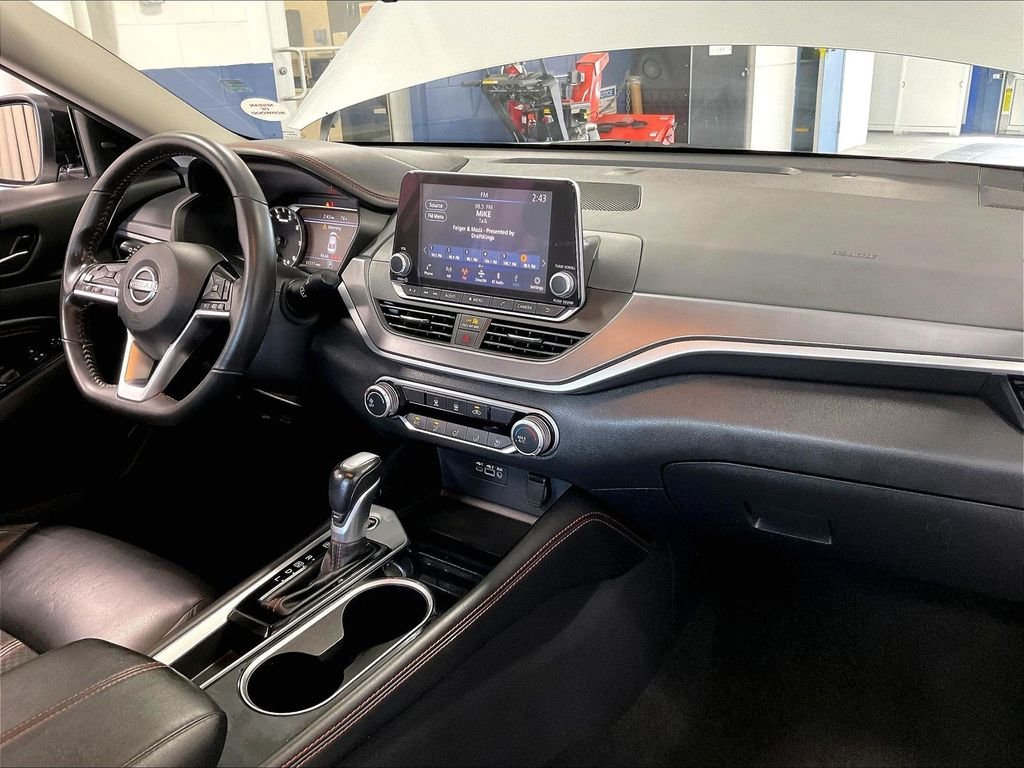 Used 2023 Silver Nissan 2.5 SR image 14