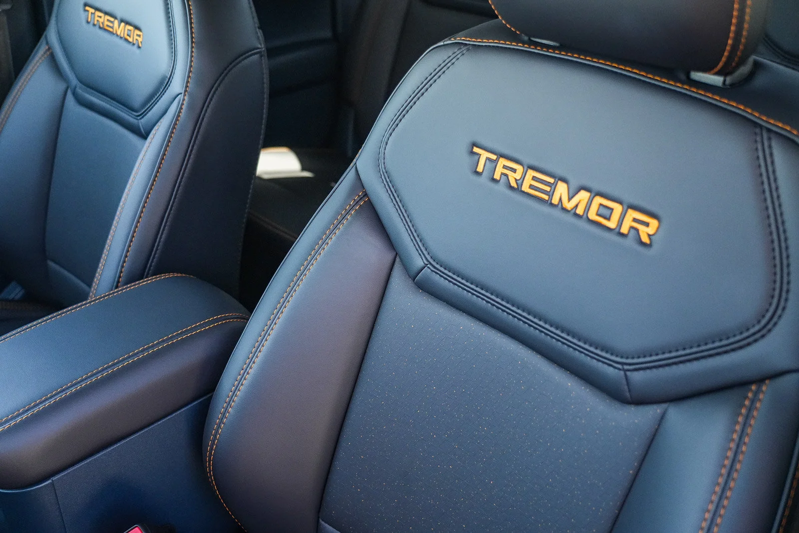 New 2026 Carbonized Gray Metallic Ford Tremor® image 27