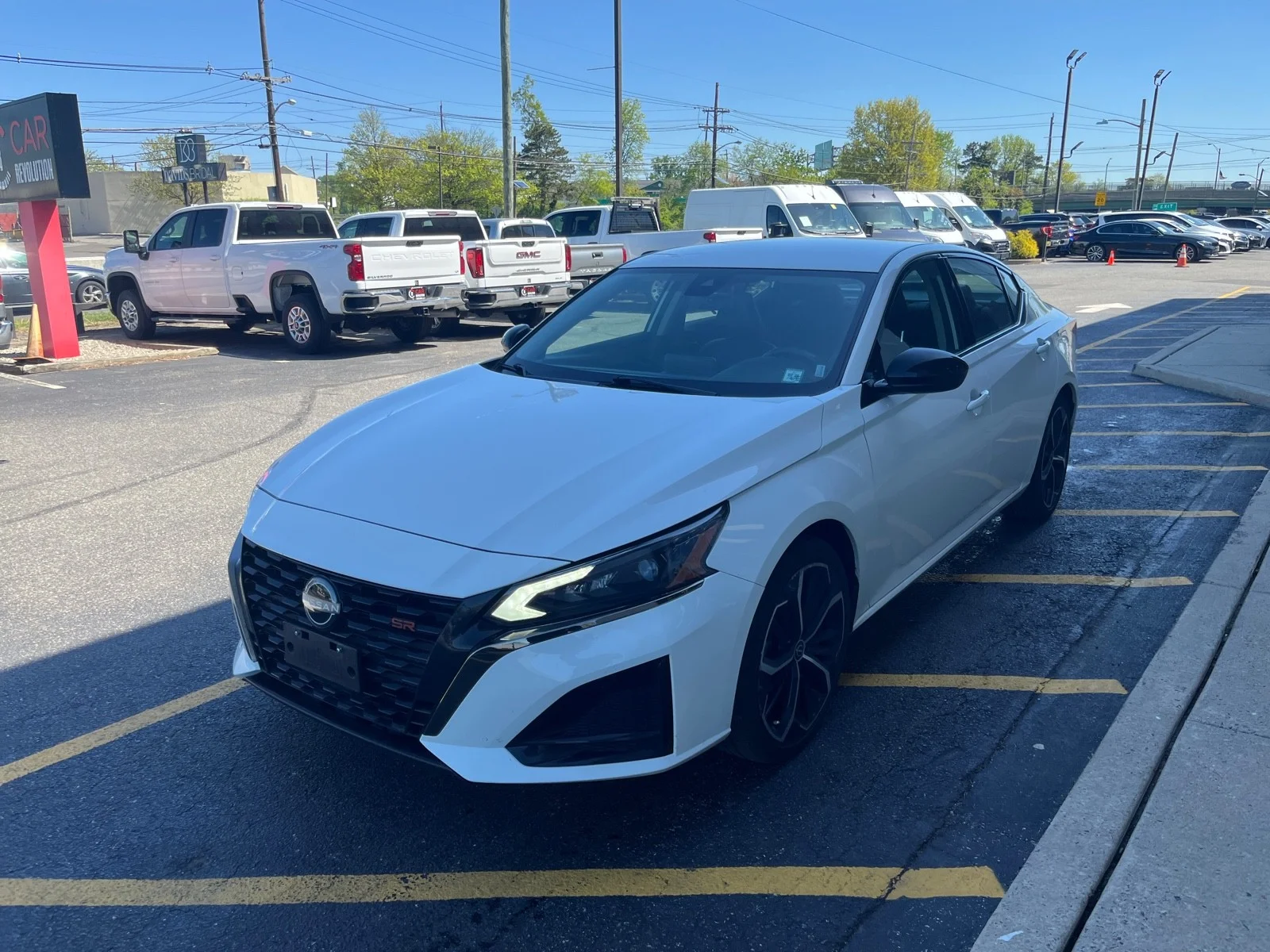 Used 2024 Glacier White Nissan 2.5 SR image 4