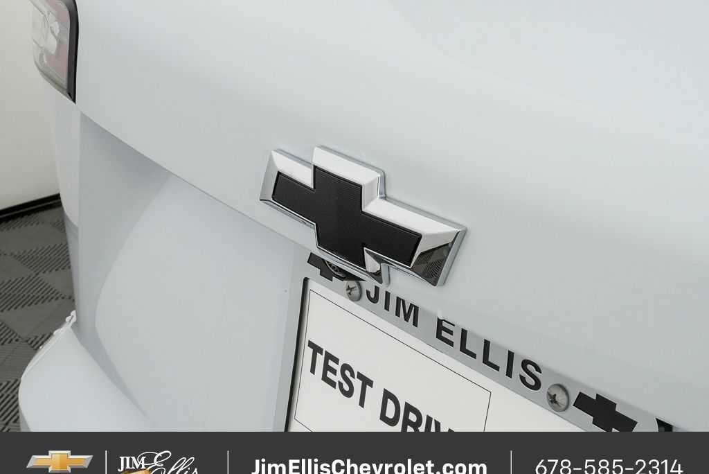 New 2026 Polar White Tricoat Chevrolet ACTIV image 36