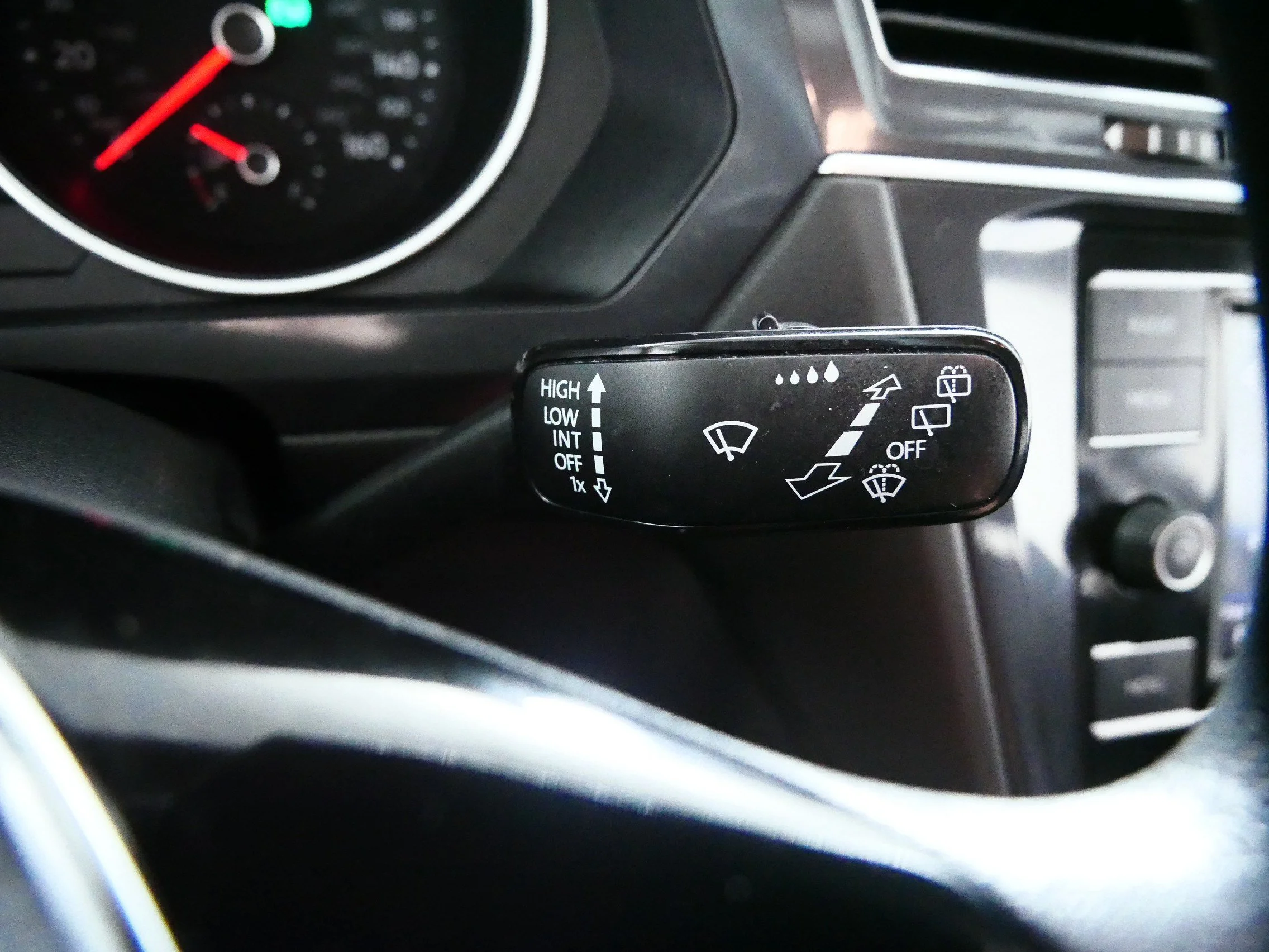 Used 2021 Deep Black Pearl Volkswagen S image 31