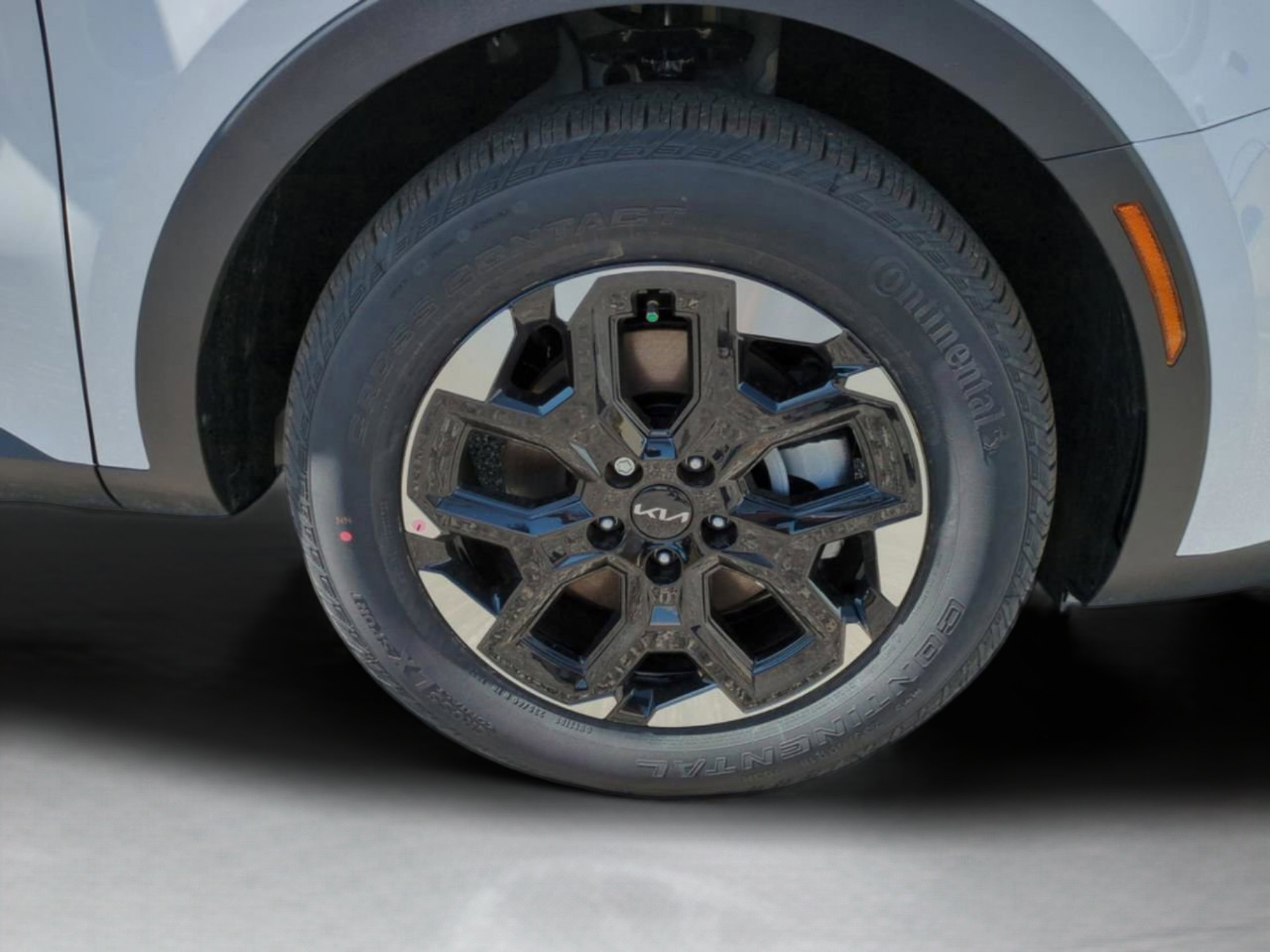 New 2026 Glacial White Pearl Kia S image 32