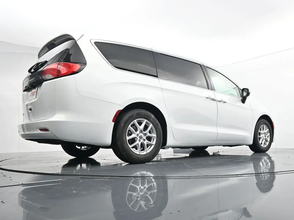 Used 2023 White Chrysler LX image 36