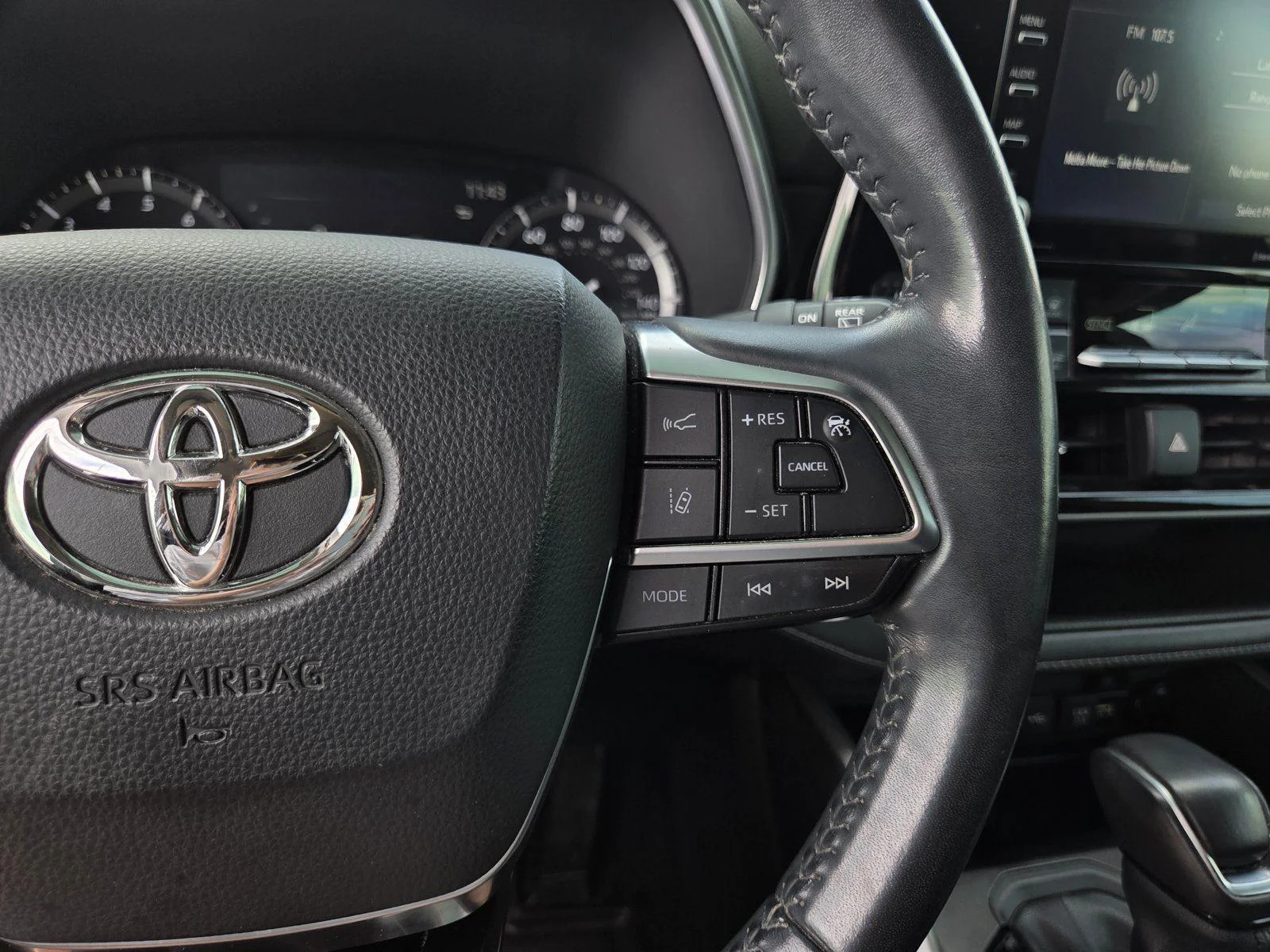 Used 2021 Midnight Black Metallic Toyota XLE image 26