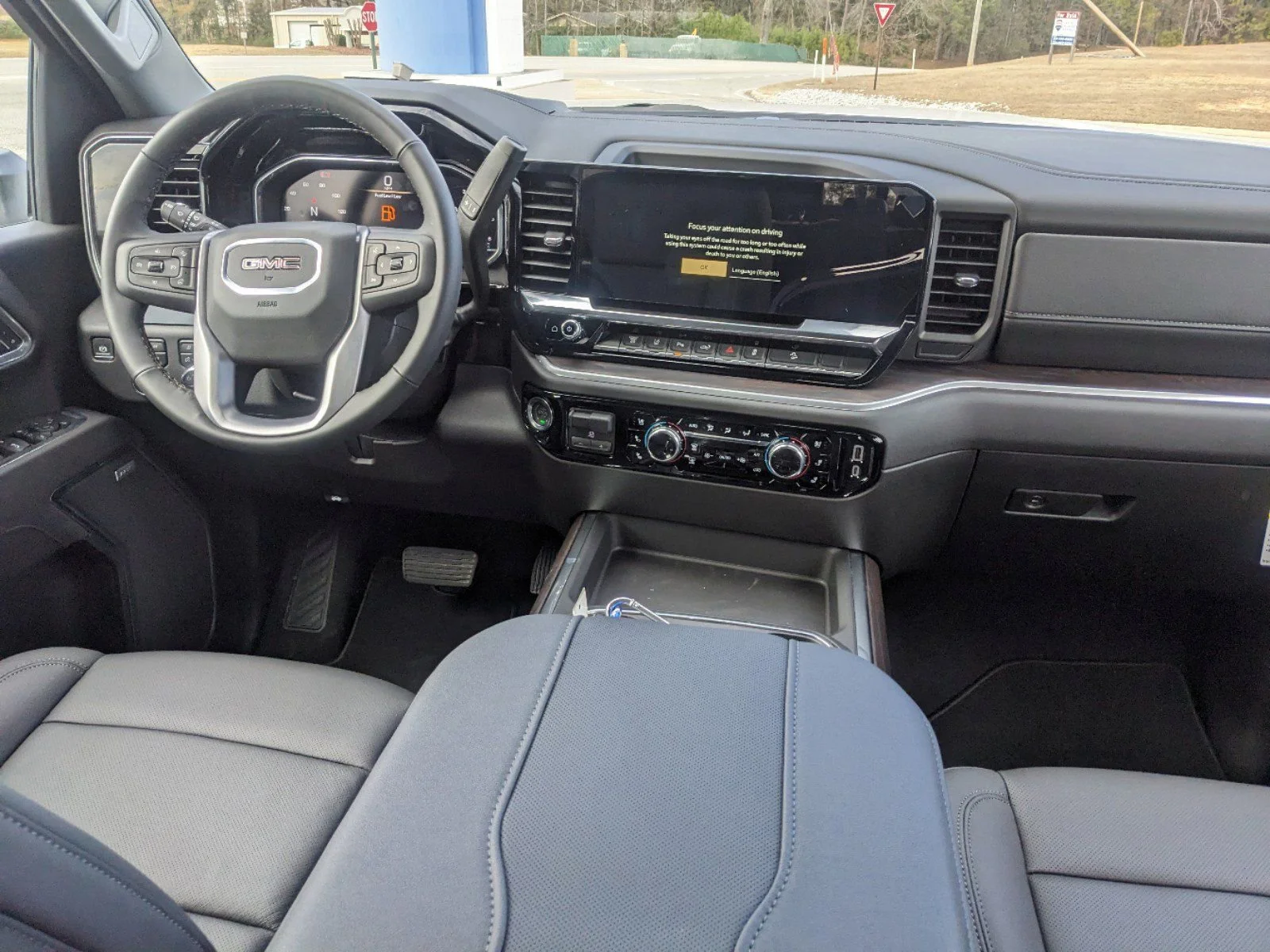 New 2025 White Frost Tricoat GMC SLT image 18