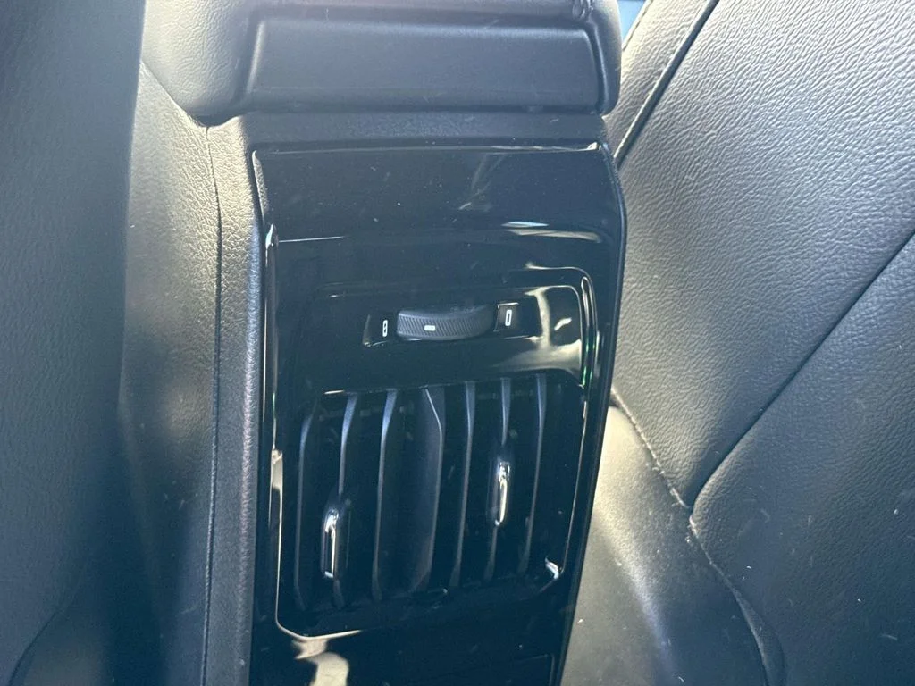 New 2026 White Jeep Latitude image 9