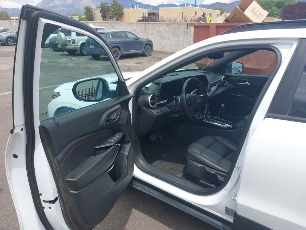 Used 2024 White Chevrolet 2RS image 3