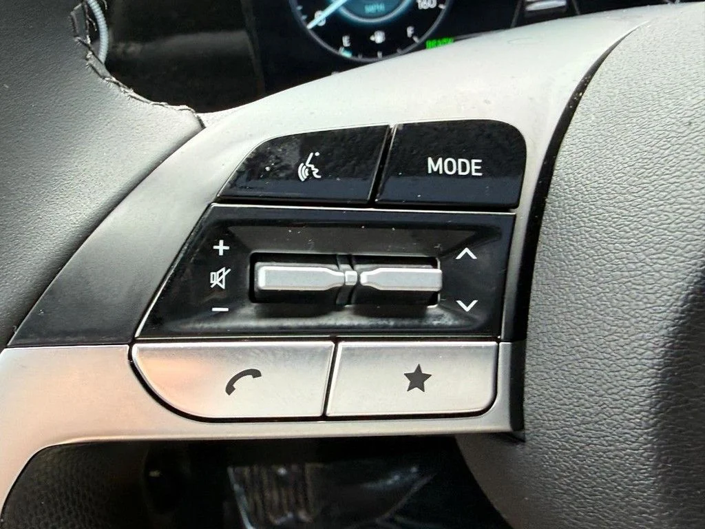 Used 2025 Black Hyundai Limited image 17