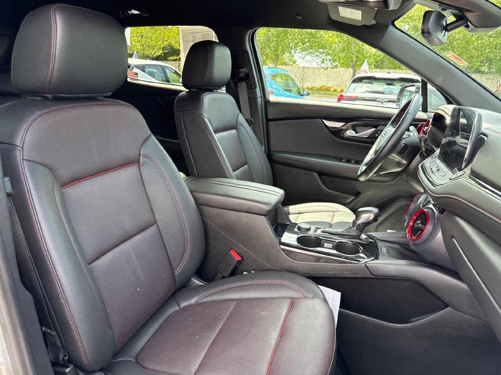 Used 2025 Sterling Gray Metallic Chevrolet RS image 26